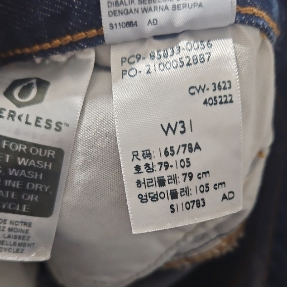 Levi's Classic Blue Denim Shorts - Picture 10 of 10